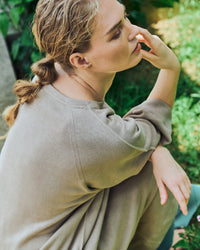 Wide-sleeved knit dress/Sencha beige