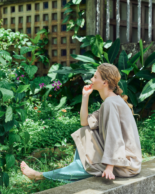 Wide-sleeved knit dress/Sencha beige